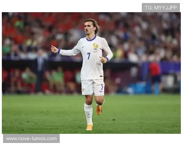 格列兹曼对比齐达内:法国核心中场的技术风格与战术角色差距在哪? 格列兹曼对比齐达内:法国核心中场的技术风格与战术角色差距在哪?