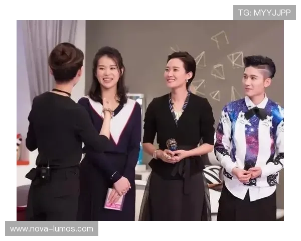 杨威练了个隐形健身房，连家里猫都看傻了啊这也太拼了吧！